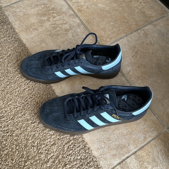 ADIDAS - Picture 2 of 6